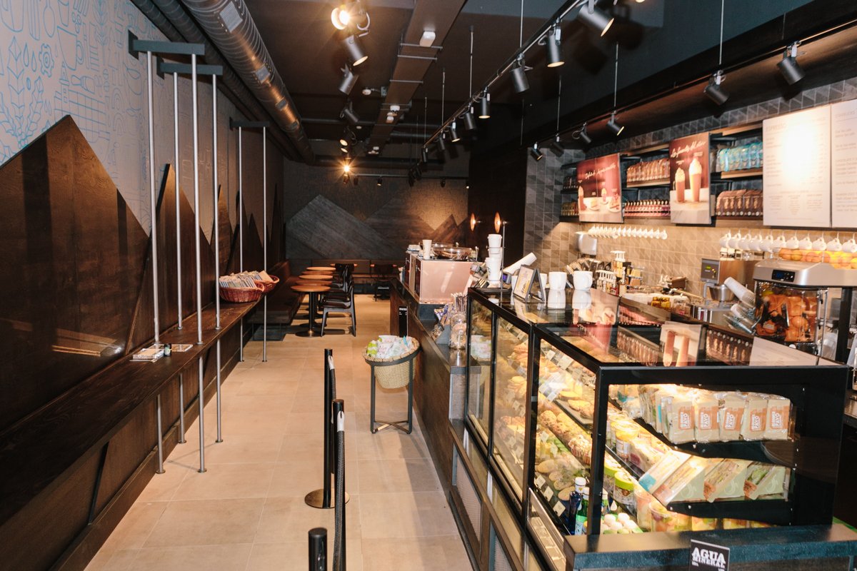 starbucks_es's tweet photo. ¡Salamanca, ya estamos abiertos! Qué ganas teníamos de llegar y celebrarlo con vosotros, ¡os esperamos muy pronto en Plaza Mayor, 21! #StarbucksenSalamanca https://t.co/tX7poK9ceW
