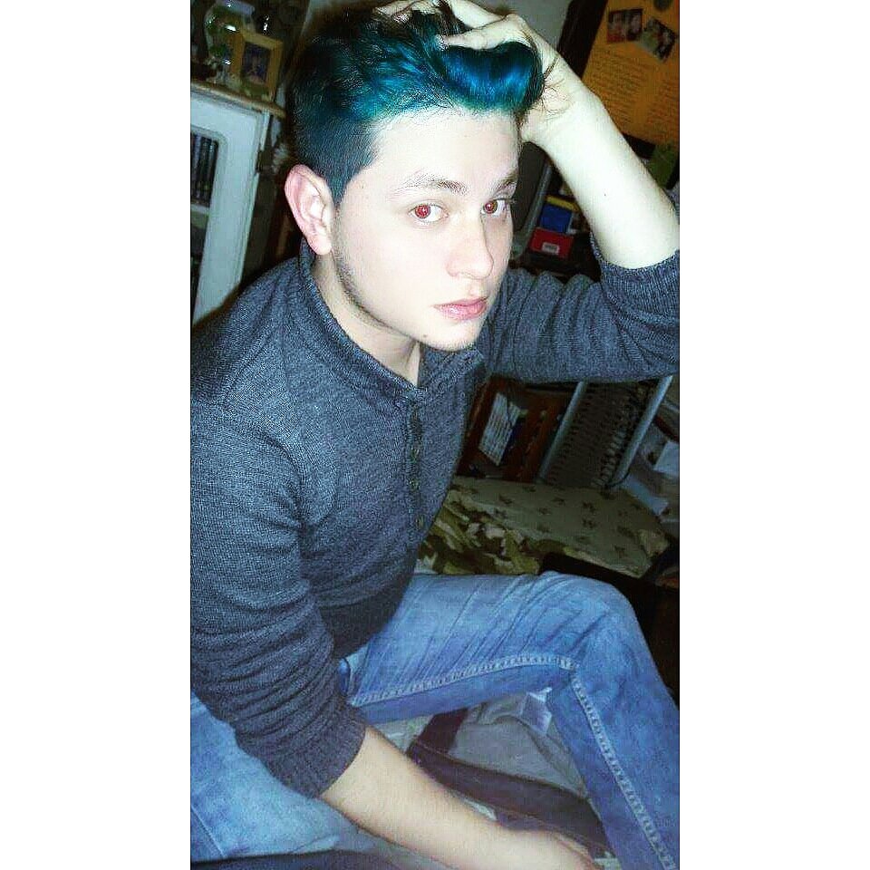 evans_emilly's tweet image. Blue bird!👀

#bluehair #outofdrag