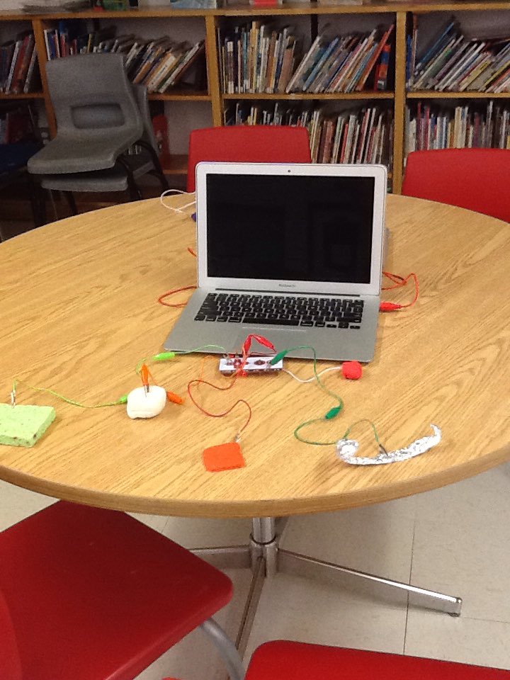3Ryan1's tweet image. The Code Mobile is @StMattsTigers today! Lots of learning and fun ahead for sure! @learningcode @NLESDCA @nltatesic #canadalearningcode