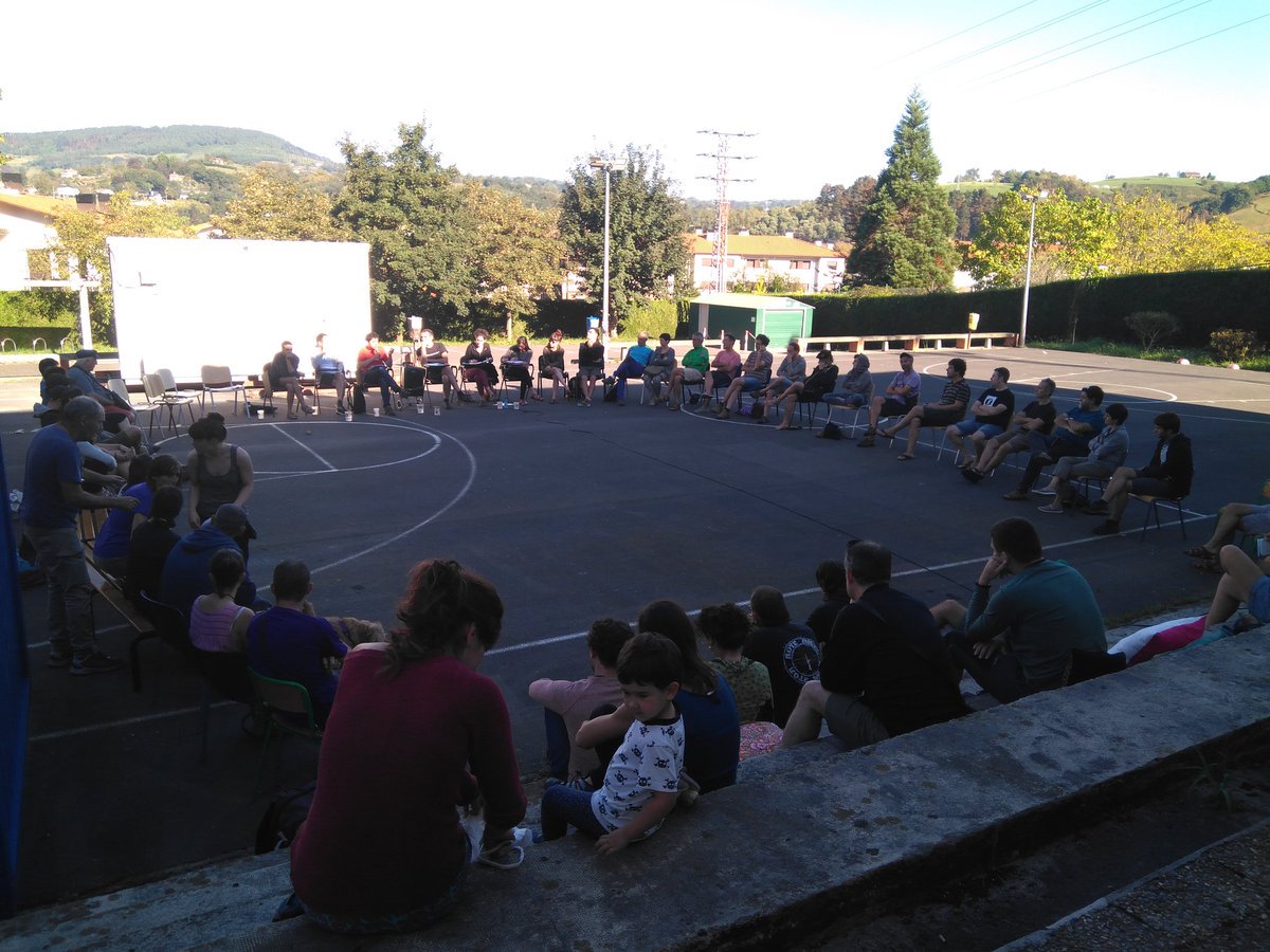 #Zubieta n burutu den #IraultzaTxikienAkanpada ra jende ugari gerturatu da usurbileginez.com/2018/09/24/zub… <a href="/lurraldeaskea/">Lurralde Askea</a>