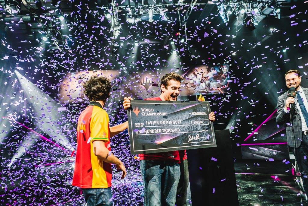 Onlycards's tweet photo. Ha sido un fin de semana histórico para los TCG's en España: @Thalaiet Campeón del mundo de #MTG en Las Vegas y Javier Herreras de #fowtcg en Japón.
Quiero destacar también los alrededor de 10k players que se dieron cita en los 3 #YCS200 de #yugioh
Nosotros os esperamos en #vigo https://t.co/4xElkuGlJ4