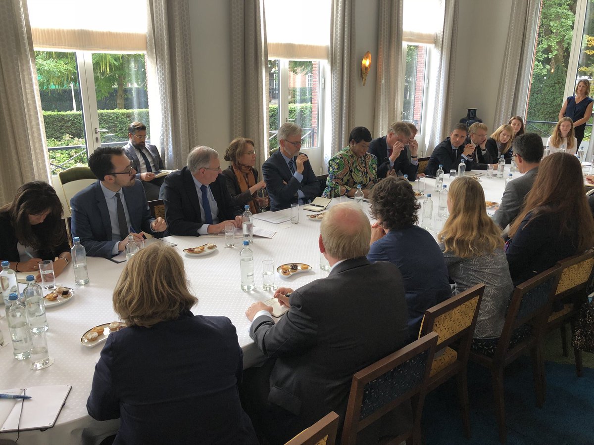 CourPenaleInt's tweet photo. Procureur #CPI #FatouBensouda informe États parties #GEOA, remercie S.E. l'Ambassadeur Lalliot de @FranceinNL pour accueil &amp; exprime sa gratitude pour l’engagement fort &amp; soutien des États représentés pour le travail indépendant de son Bureau &amp; la CPI en général #lajusticecompte https://t.co/NCEkYxALfu