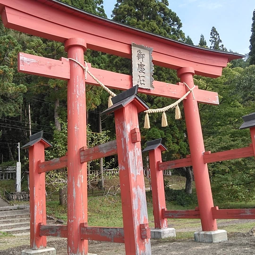 かなこ ふんばれわたし 御座石神社 美と縁結びの本体 辰子さんが美しくなりたいと強く願い続けた結果 田沢湖の龍神となり永遠の美を手に入れ 素晴らしい夫 龍神 も得たそうで 羨ましい 秋田 田沢湖 御座石神社 美 縁結び 神社 Akita