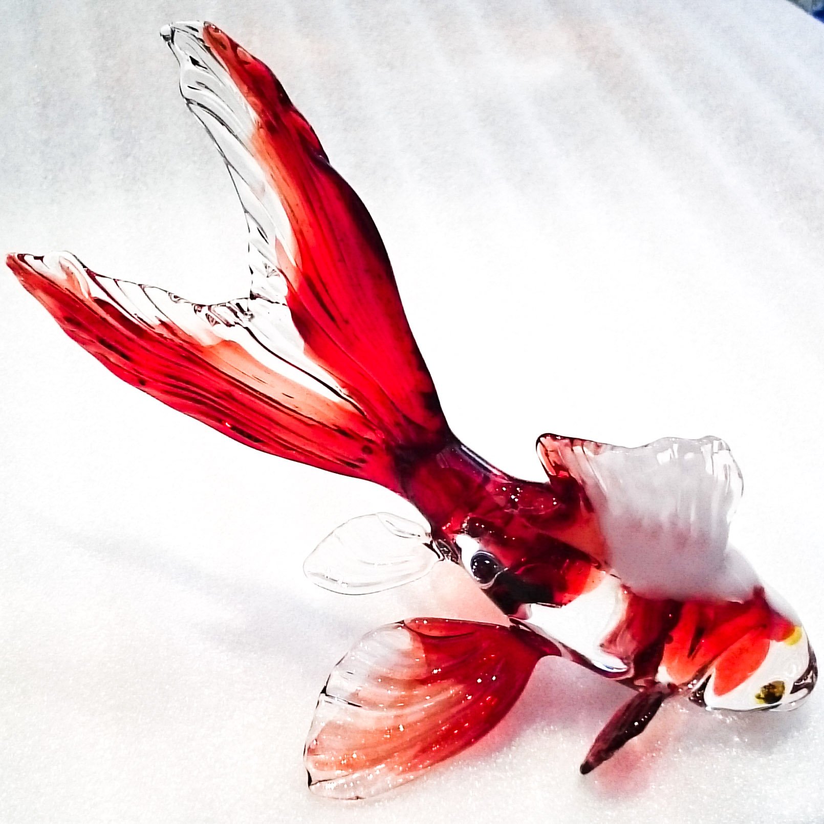 تويتر 硝子造型士 穂坂英樹 公式 على تويتر Webショップに金魚三点を追加しました 久々にオーソドックスな尾びれ のタイプです 一点は長く生きてる金魚のイメージで尾びれ腹びれが長くなった設定です ボディもボリュームアップしていますが全長もおよそ15cmと