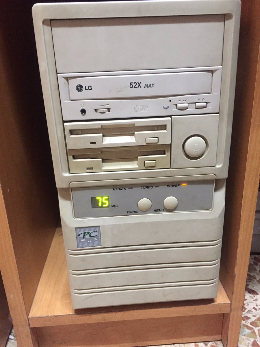 Hyoga80's tweet photo. @pccomponentes Un pentium 486 a 75 mhz, horas y horas al doom 2, warcraft 2, full throttle, the dig y demás joyas de la época, que aún funciona y lo uso para el trabajo conectado a una máquina de control numérico  #MiPrimerPC https://t.co/qrwJxOACE6