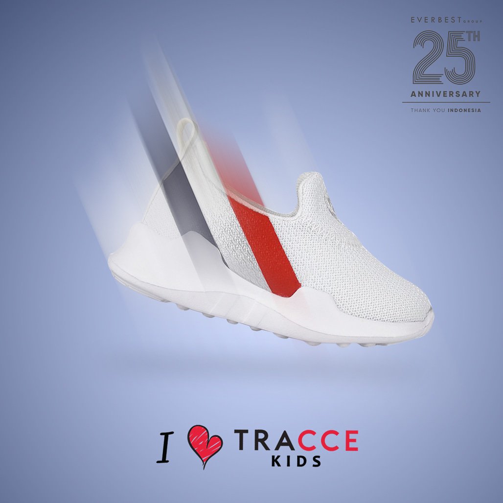 TracceID's tweet photo. Go ahead and 'stripe' it! Tak hanya ringan saat dipakai, aksen bold strip ANELLO beri statement penampilan si kecil! Temukan di toko #tracce terdekat. #EverbestGroup25 https://t.co/JfcjbPzZIl