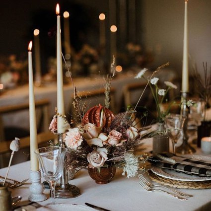 We're in love with this dreamy table setting by <a href="/knotandpop/">knot & pop</a> for their Thoroughly Modern Marriage showcase at the <a href="/acehotel/">Ace Hotel</a> last weekend. 

Photography by <a href="/the_curries/">The Curries 💭</a>. Stunning flowers by <a href="/wormlondon/">WORM</a>
