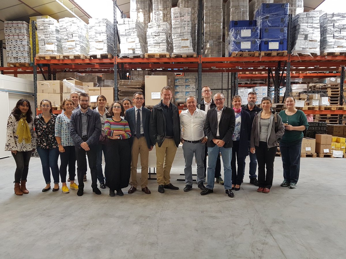 Quelle belle photo de famille !
Biocoop, Ekibio, Mobilwood, Celnat, Thera Sana, Kaoka, AG2R La Mondiale en soutien au GESRA pour un accès à une alimentation Bio pour Tous.