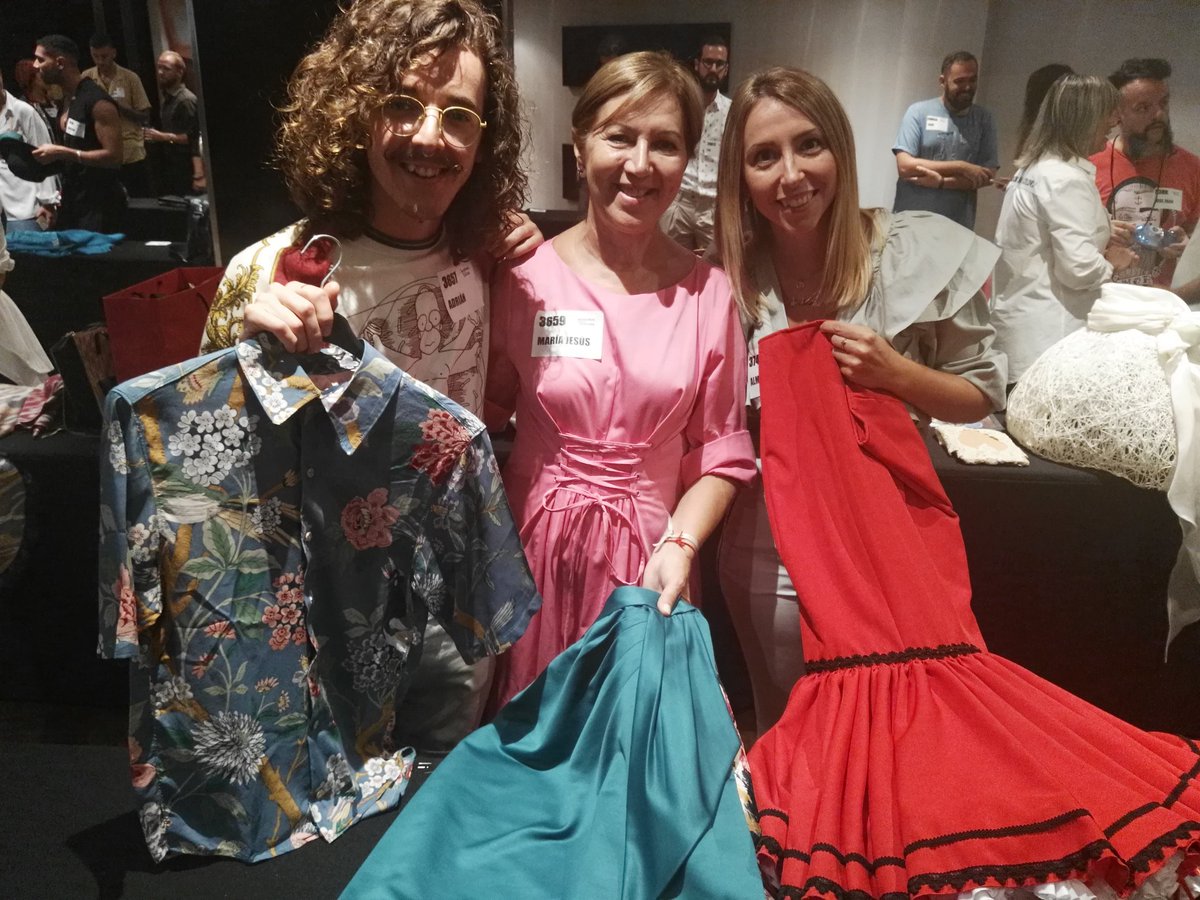 MaestrosCostura's tweet photo. ¡Estamos en el casting de la segunda edición de "Maestros de la Costura" en Madrid! Gran nivel de costura, pero sobre todo mucha ilusión por alcanzar nuevos sueños. https://t.co/8ULlAaW8AO