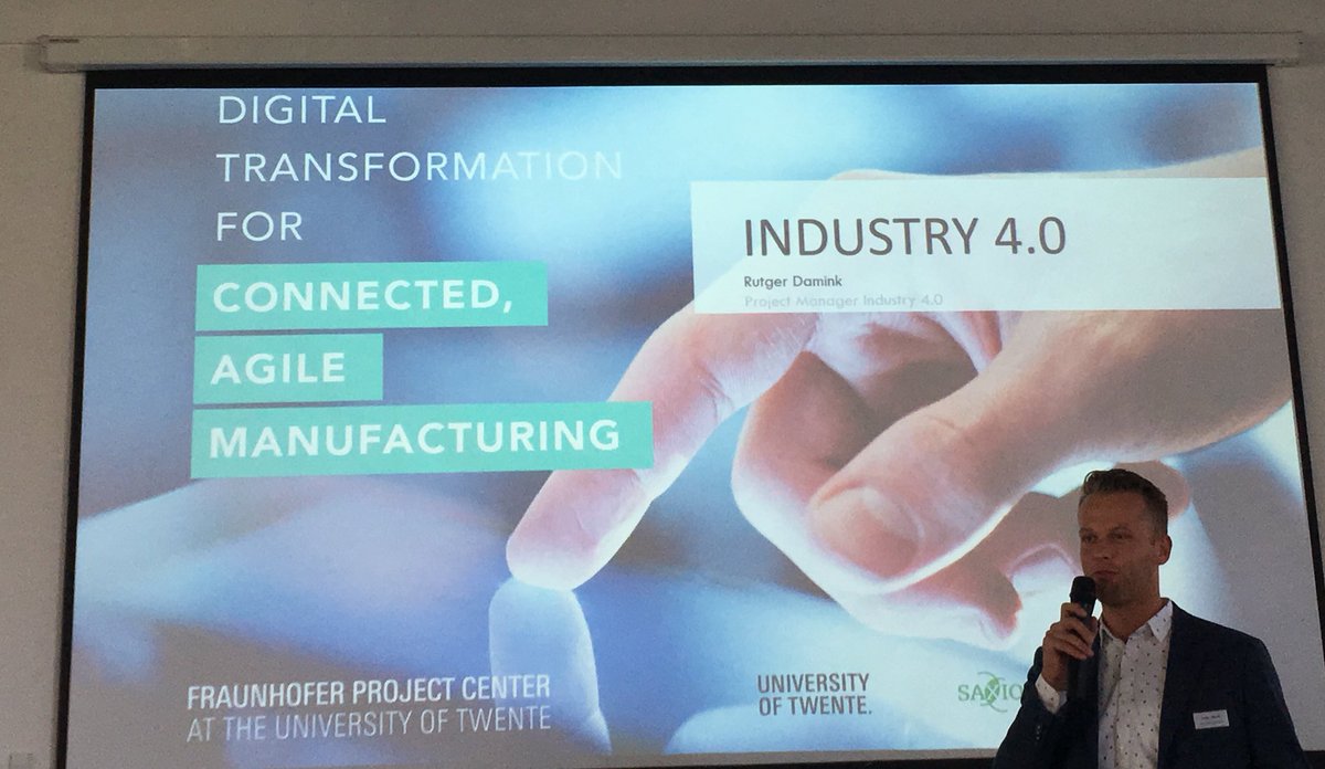 WTCTwente's tweet photo. Presentatie door #Fraunhofer over #Industrie4.0: Juiste informatie op elke plek altijd beschikbaar om de juiste keuzes te kunnen maken. #valuefirst #VIT Versterking Industriepotentieel #Twente,
bijeenkomst over #smartindustry https://t.co/ZGuuJubngU