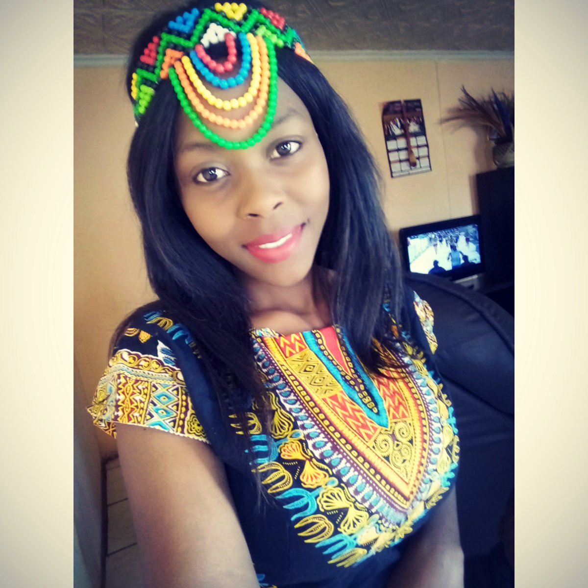 Sxolly1's tweet photo. With my mom and big sis
#HeritageDay https://t.co/gFuRU7cfwP