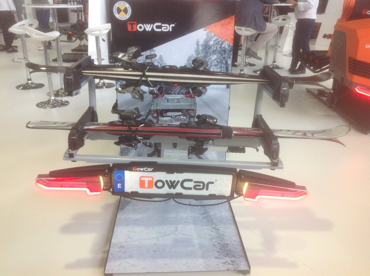 Rack_World's tweet photo. стенд TowCar - испанская компания по производству багажных систем. Нам интересны автобоксы на фаркоп для перевозки багажа. В этом году порадовал модельный ряд и многообразие цветовых  решений. Гидравлическая система выдвижения и функция наклона - все для облегчения процесса. https://t.co/fJSpTmdbH3
