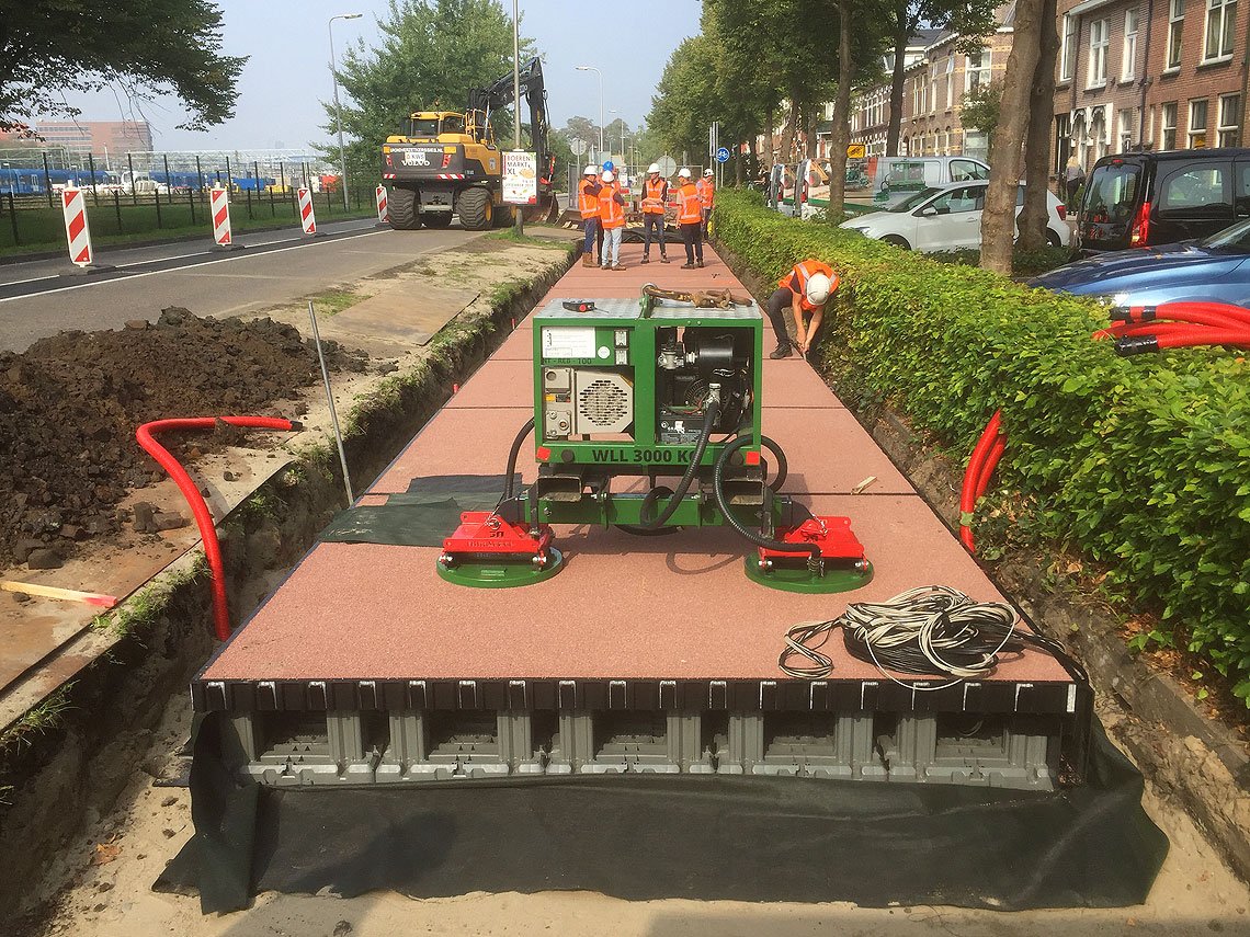 DutchUrbanIndex's tweet photo. Make from a plastic problem an #advantage. World's first #plastic #bicycle #path in @gemzwolle. Bicycle #infra #inventions from the #Netherland. 'S werelds eerste kunstof fietspad gemaakt van hergebruikte flessen. Aangelegd in #Zwolle. @fietsersbond @FietsersbondBE @050fietsstad https://t.co/dPUkpLcX15