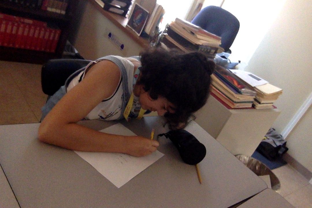 BrehmSchool's tweet photo. Haptic Drawing
Students concealed their non-dominate hand in a black bag where two objects were waiting for them to discover.This exercise challenged student’s mindsets and perceptions! #brehm #brehmprepschool #hapticdrawing https://t.co/Rr3kAAsSm7