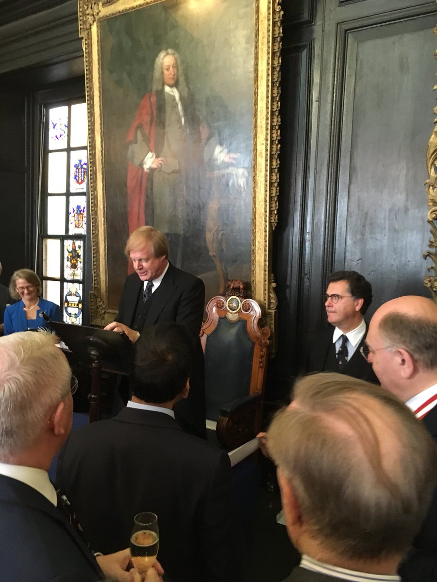 CLSC2's tweet photo. Sir David Wootton fills us in on the younger life of @VincentKeaveny at Presentation of #Shrieval Badge &amp; Chain @ApothecariesLDN https://t.co/lLi9Q3Ecw8