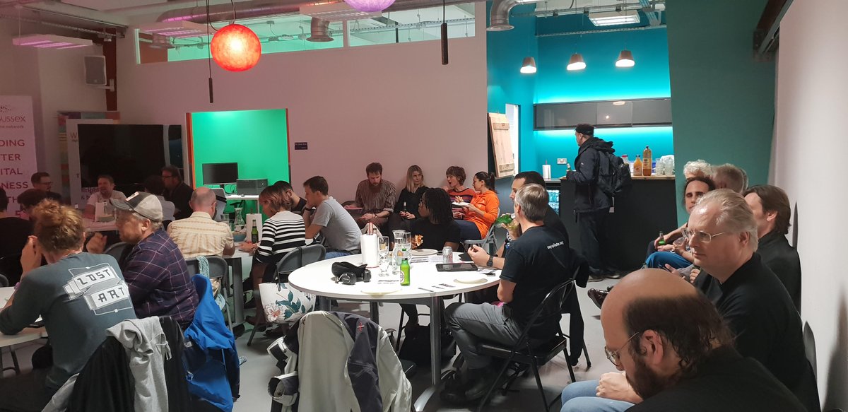 twopatchpirates's tweet photo. #TwoPatchPirates attended VR Brighton meetup #16: Designing Great User Experiences on Thursday. Some useful stuff particularly from @steve_bromley. #wiredsussex #vr #brighton #thefusebox https://t.co/8uExC1xUln