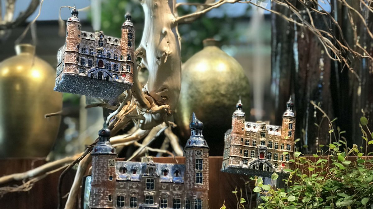 Het Venlose stadhuis in je kerstboom? Zou zomaar kunnen dit jaar.
omroepvenlo.nl/nieuws/artikel…