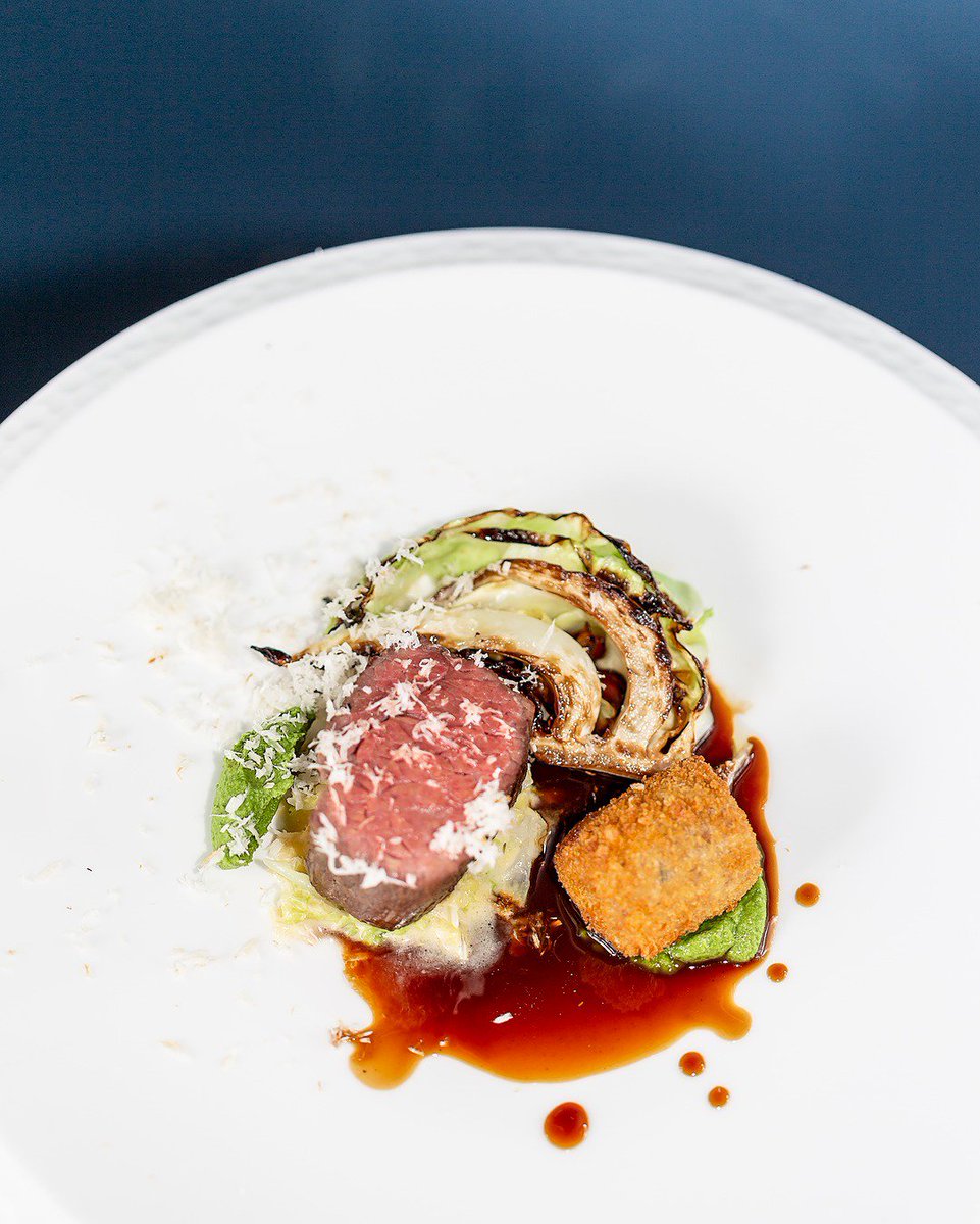 EtchFood's tweet image. beef •  cabbage
.
Rump &amp;amp; Shin of Saddlescombe farm beef, roasted hispi cabbage, creamed cabbage, beef &amp;amp; port sauce &amp;amp; fresh horseradish.
@stevenxedwards
#etch #SeptemberMenu #AutumnFlavours