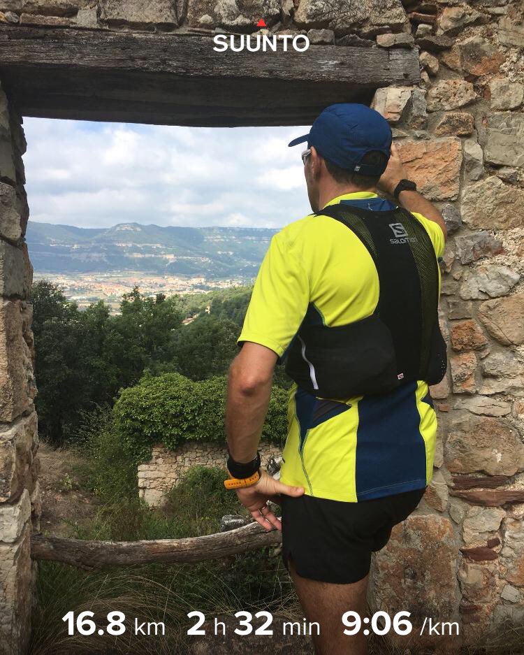 hoy, por fin, una tirada larga... ¿mirando los km que me he perdido o los que me quedan por hacer? #trailrunning #suunto #suuntorun #lovethemountains #NeverGiveUp