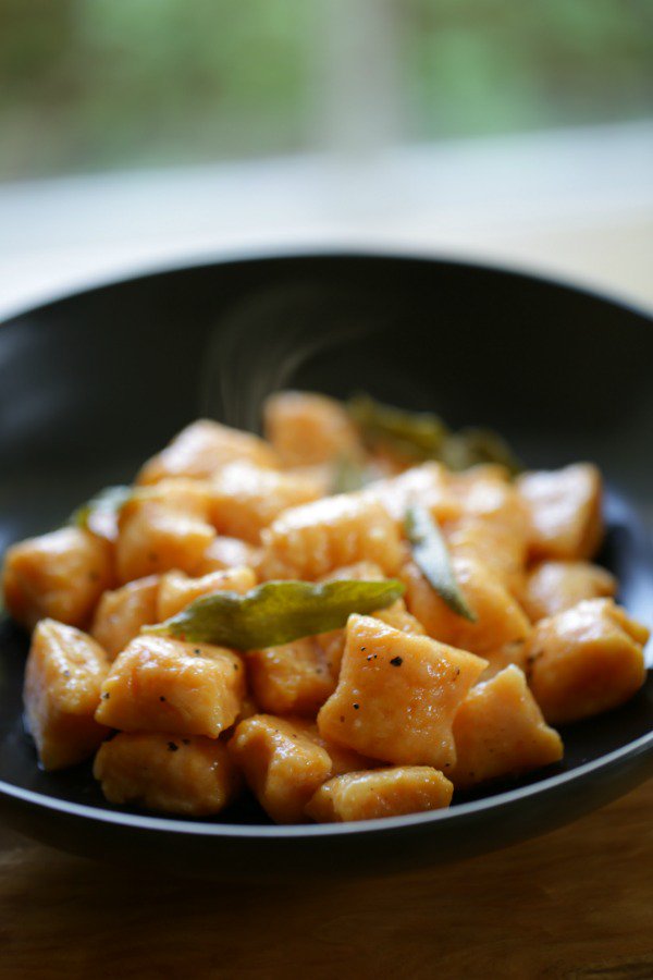 EntWithBeth's tweet photo. A delicious Sweet Potato Gnocchi with brown butter sage sauce. A great fall dinner idea! #fallDinner #pastarecipe https://t.co/lI0ZRosi3o https://t.co/TfcvjSPeyr