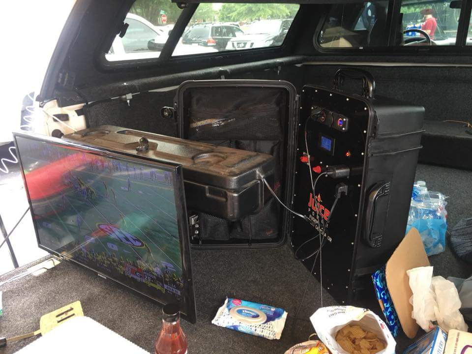 Tailgating setup from the guys at Atomic Custom Truck at the OU game. Swing arm mounted TV and our Fusion-55 Battery Generator. No noise or emissions, all in the back of a enclosed truck bed. You couldn't do that with a gas generator.
#JuicePower #BatteryGenerator  #tailgating