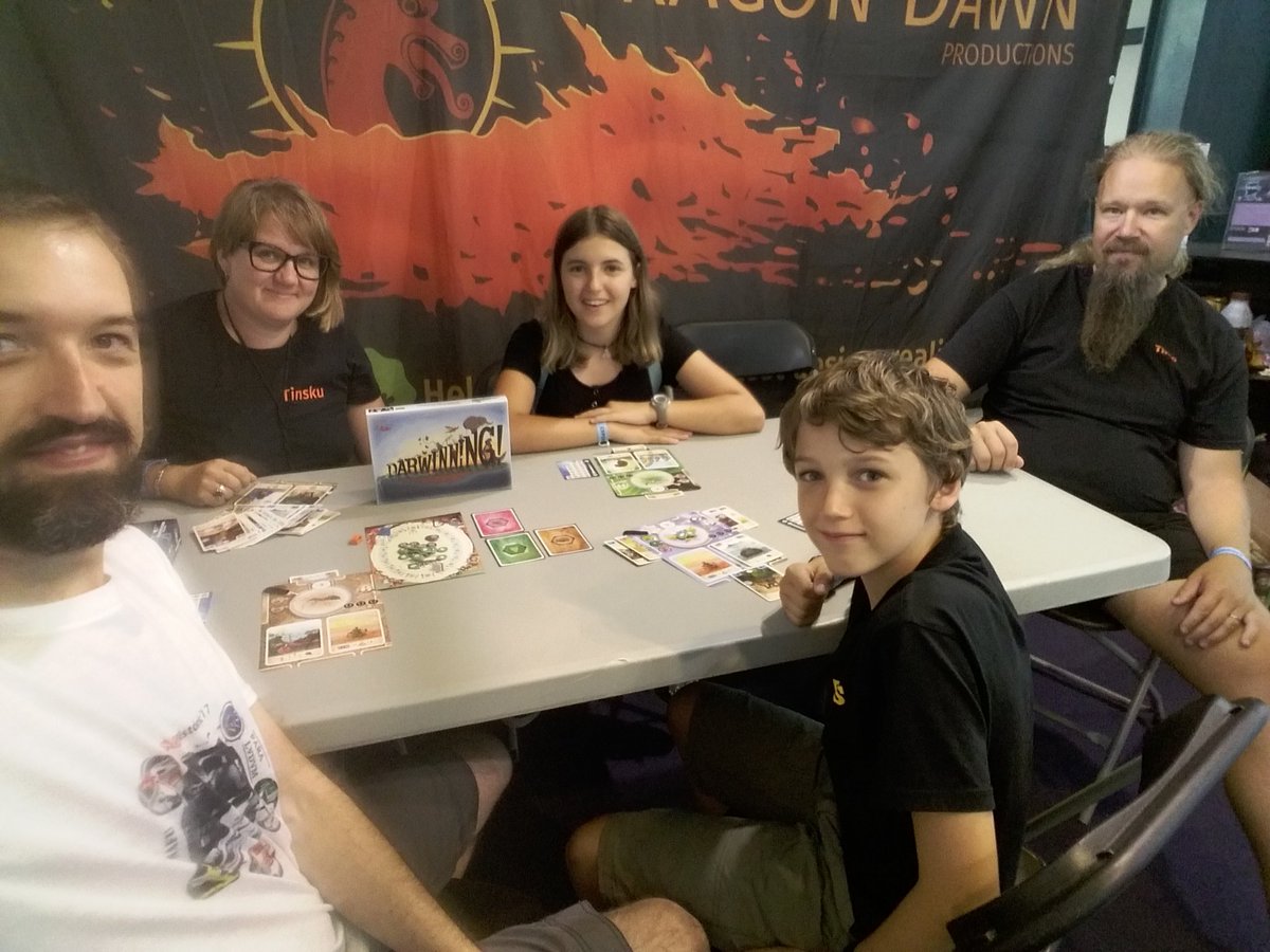 We had a great time playing "Darwing!" at <a href="/jokosexpo/">Jokos 🃏</a>! 
It was the first game in the Peninsula maybe?

Many thanks to <a href="/DragonDawnProd/">Dragon Dawn Productions</a> crew! Looking forward to meet them again at #DAU #Barcelona.