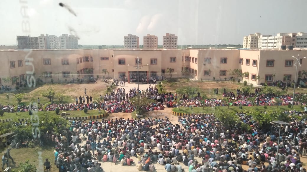 raj_polasa's tweet photo. To divert,to break this unity, VC is kicking the students of the campus in the name of holidays #visitRGUKT
#corruptionfreergukt
@KTRTRS
@TelanganaCMO
@KTRoffice
@timesofindia
@the_hindu
@DeccanChronicle
@ysjagan
@narendramodi
@RahulGandhi
@PawanKalyan
@TV9Telugu
@ntdailyonline https://t.co/JvnOycguNL