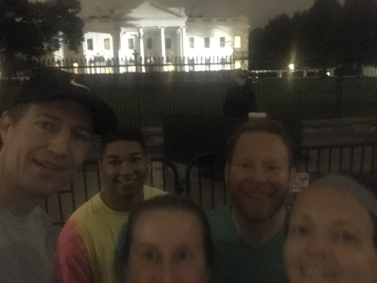 MaryCozby's tweet photo. Misty morning #MonumentRun at #CancerLobbyDay... so maybe selfies at 6am are more challenging 😉 #WhiteHouse https://t.co/ut5QAtLZpd