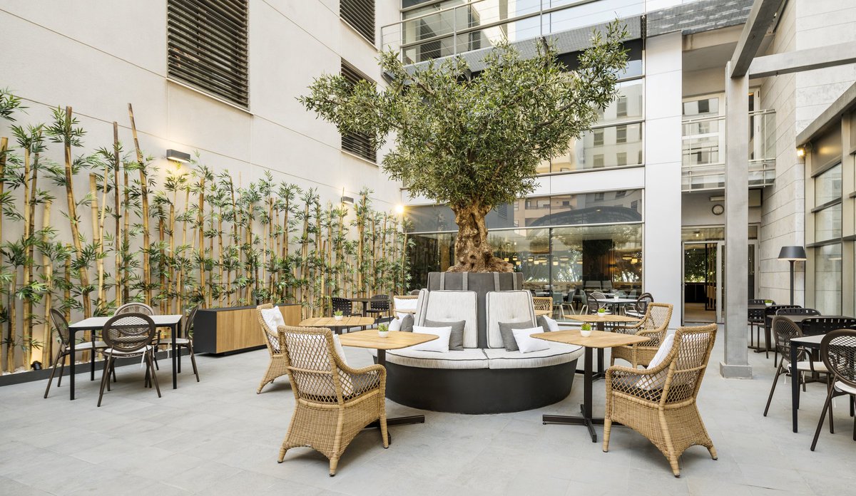 ILUNIONHotels's tweet photo. ¿Con ganas de seguir disfrutando del buen tiempo? ¡Nuestro @ilunionhotels Málaga te espera! Además, vive una experiencia única añadiendo el relax de nuestro centro wellness a tu viaje. ¡No te lo pienses más! Reserva ya al mejor precio garantizado en https://t.co/TZgR0Ilkie https://t.co/LrTJBcTtbH