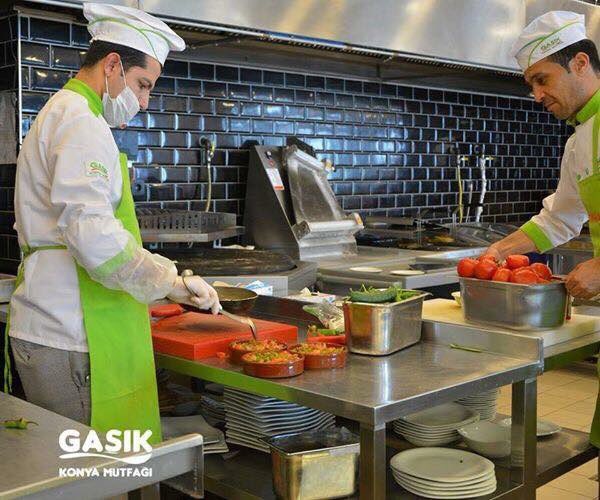 Şeflerimiz en özel lezzetleri sizlere sunabilmek için büyük bir özenle çalışıyorlar. 
☎️ 0212 861 33 41 
☎️ 0212 861 33 42