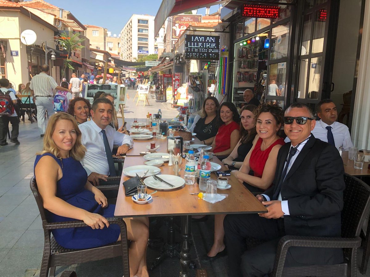 Garanti Bankası Bornova Şubesi çalışanlarından Duriye Hanım’ın yaş gününü hep birlikte kutladık. 🎂 🎉  Nice mutlu yaşlarınız olsun. 😊