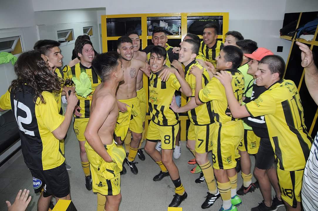JorgeNewberyVM's tweet photo. Agonicó empate en el Osvaldo Centioni ante Alianza en el final del partido.

Un 2a2 que nos deja bien arriba de la tabla de posiciones y a un pasito de nuestro objetivo 💪

#VamosPitojuan 
#ElUnicoGrande https://t.co/bFcSC2V1XV