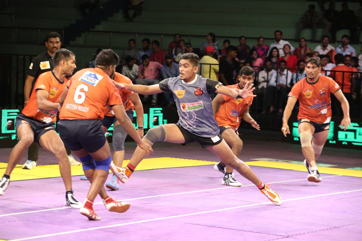 TPKHyderabad's tweet photo. Here's how the Bulls fought against the Eagles and roared to victory!

@TPKabaddi @Sneha_Chicken @goodcowcafe 
#HyderabadBulls #ReadyToRage #BullsInAction #ReadyForABullFight #KabaddiKabaddi #KabaddiMatch #TPKLSeason2 #Kabaddi #Hyderabad #Telangana https://t.co/Hz3O3ONDA7