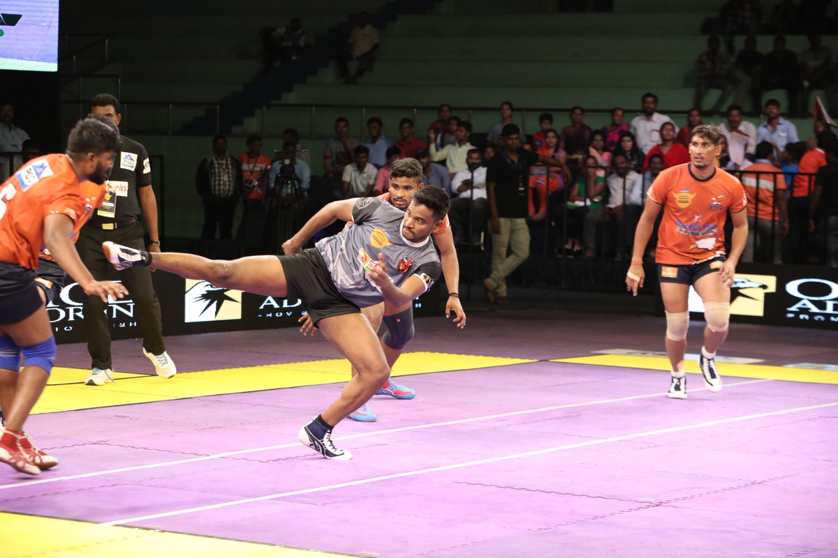 TPKHyderabad's tweet photo. Here's how the Bulls fought against the Eagles and roared to victory!

@TPKabaddi @Sneha_Chicken @goodcowcafe 
#HyderabadBulls #ReadyToRage #BullsInAction #ReadyForABullFight #KabaddiKabaddi #KabaddiMatch #TPKLSeason2 #Kabaddi #Hyderabad #Telangana https://t.co/Hz3O3ONDA7