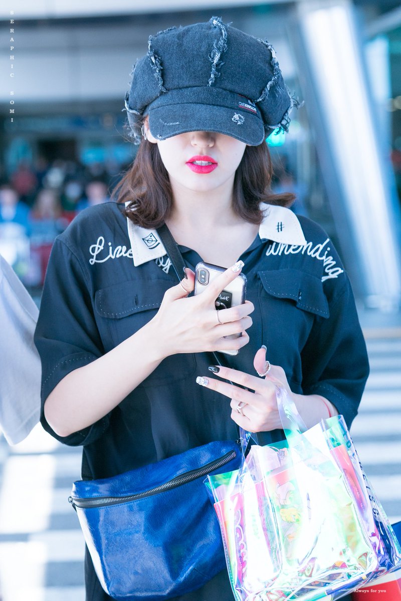 seraphicsomi's tweet photo. 180917 ICN 입국
#전소미 #소미 #JeonSomi #SOMI
소미야 남은 연휴도 즐겁게 보내~~ https://t.co/ugzDhHcTTi