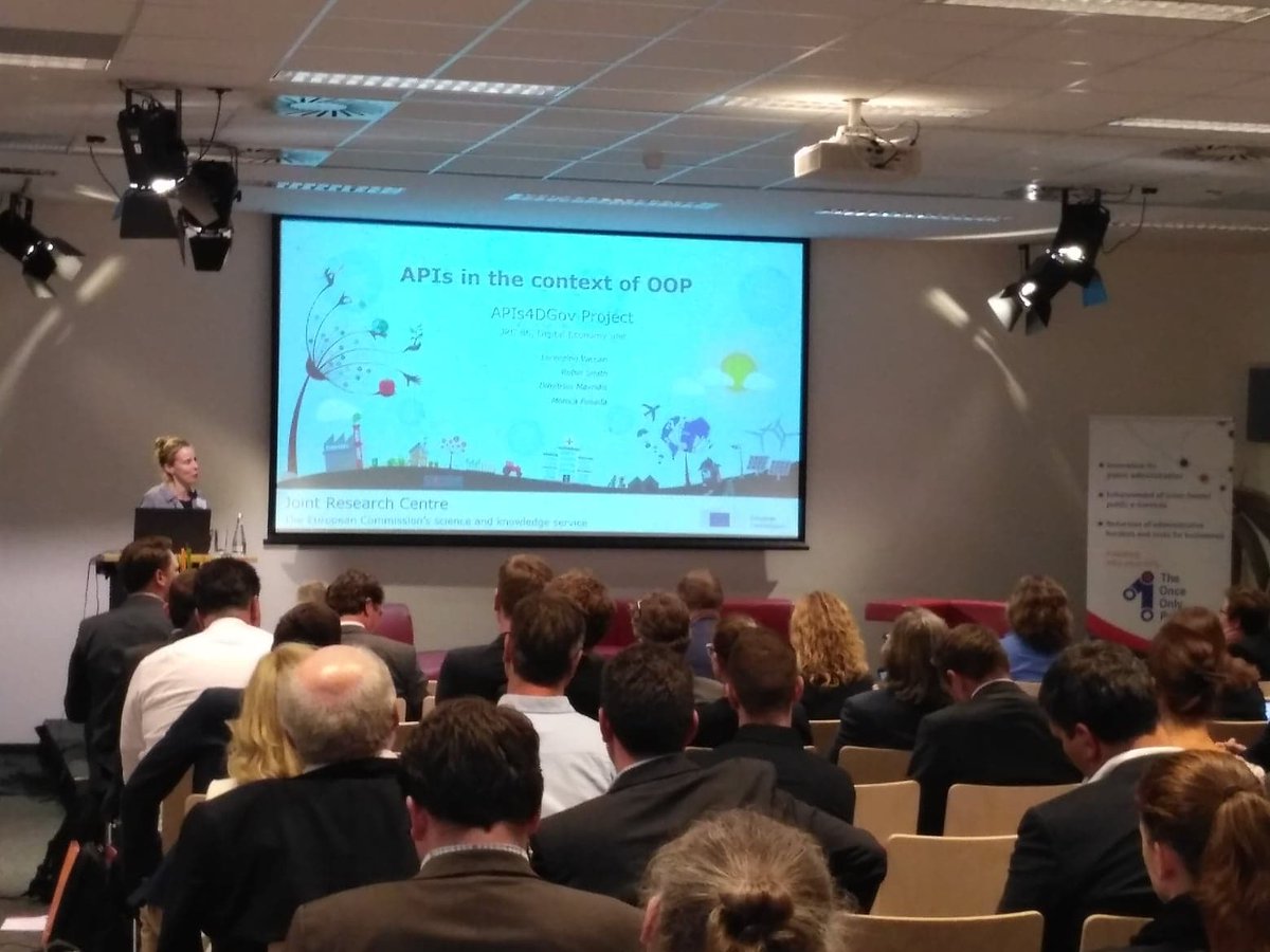 TOOP4EU's tweet image. Monica Posada-Sanchez presents the #APIs4dGov project at the #OOP4EU2018! #TOOP4EU #SCOOP4C #ConnectingEurope #ISA2