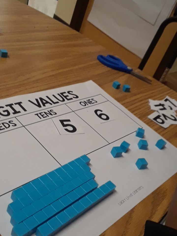 librarylifesja's tweet photo. Becoming pros in Base 10! Thanks @gable_kathryne for the amazing math resources every week. These hands on activities are the bomb! #firstgradefirstplace @LFLions https://t.co/iupJQ3oRBu