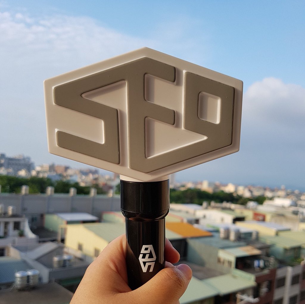 Gloyoon's tweet photo. I'm trying to get this SF9 lightstick, someone who has it? and want to sell it? i'm available to buy it 😭😭😭
#sf9 #Youngbin #Inseong #Jaeyoon #Dawon #Zuho #Rowoon #Taeyang #Hwiyoing #Chani #Sensuous https://t.co/tGBo9yMY2Y