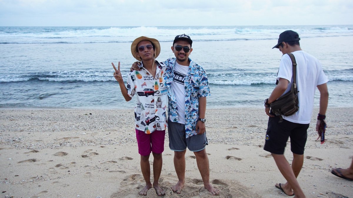 omdirects_'s tweet photo. kali aja di sini ada yang punya foto bagus, tapi ada orang atau obyek yg ngeganggu di fotonya..

atau bahkan ada foto bareng mantan terus mau diilangin biar jadi foto sendiri? BISA! 😝😂

tutorial ilangin orang di foto: https://t.co/MQyMQh4QBx