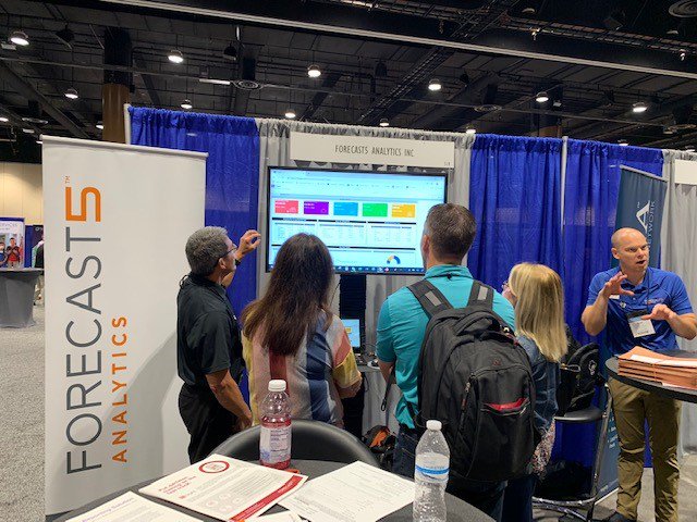 Forecast5's tweet photo. Great action at #ASBOAM18! Dave Torres & Scot Ecker showing #edleaders budgeting and forecasting best practices with #5Cast. Plus, learning about #ESSA site-based reporting with #5CastPlus. Learn more: https://t.co/nM95cutLxE #schoolfinance #EdFinChat https://t.co/LFCHNAg2fz