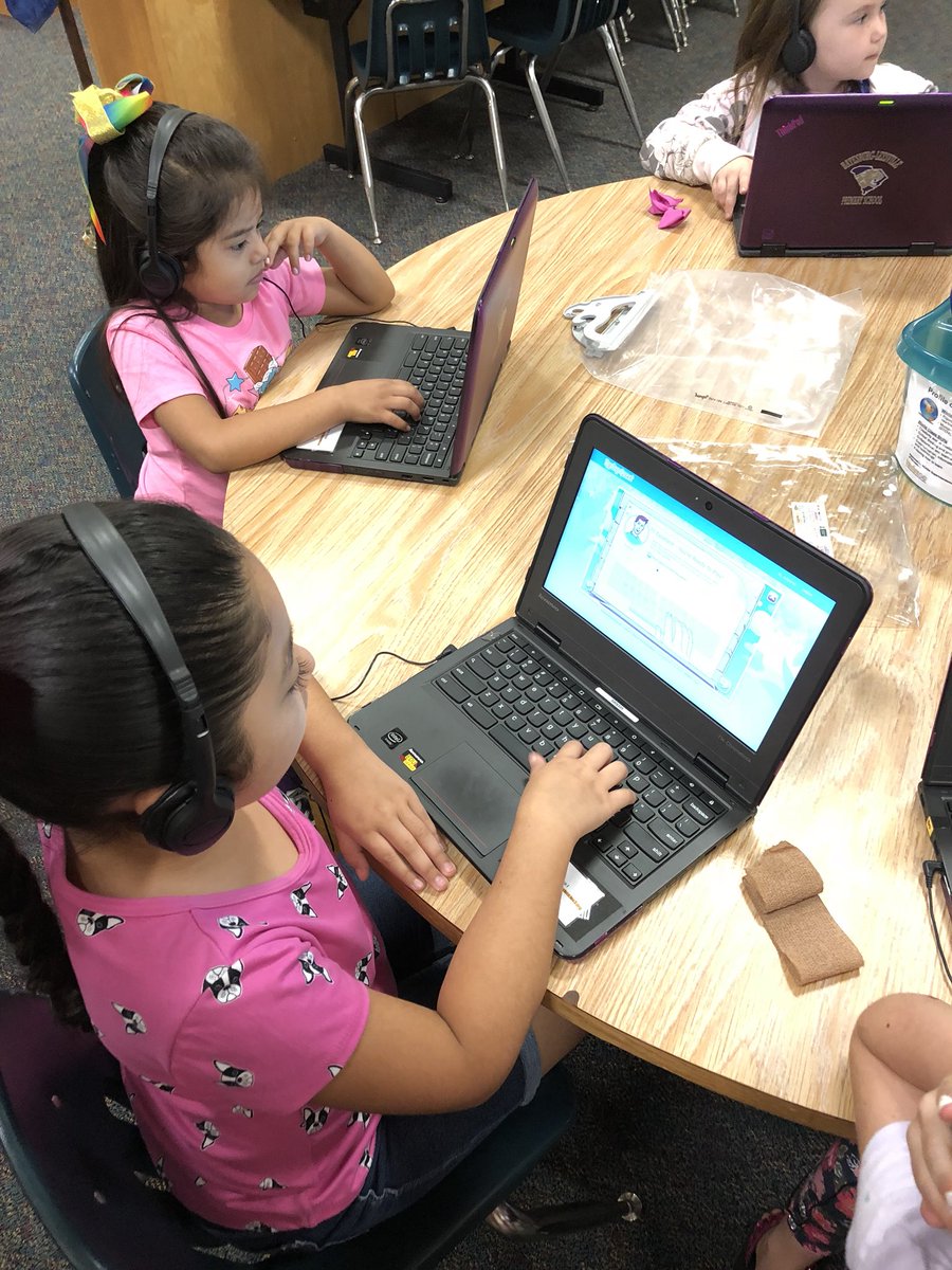amybedenbaugh's tweet photo. Second graders learning the home keys in their first keyboarding lesson. https://t.co/qYArvmIMcx