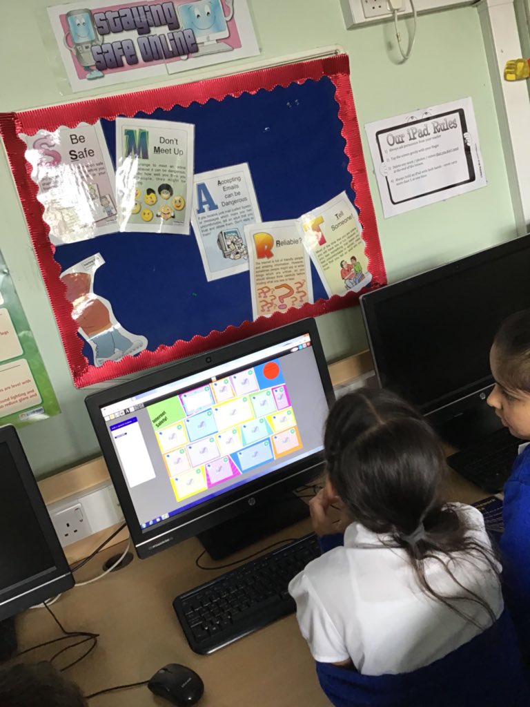 MissKMack89's tweet photo. Class 7 working on their internet safety comic strips @DevonshireJun @MrOQureshi @purpleMash #computing #internetsafety #smartcrew https://t.co/7aAequobVM
