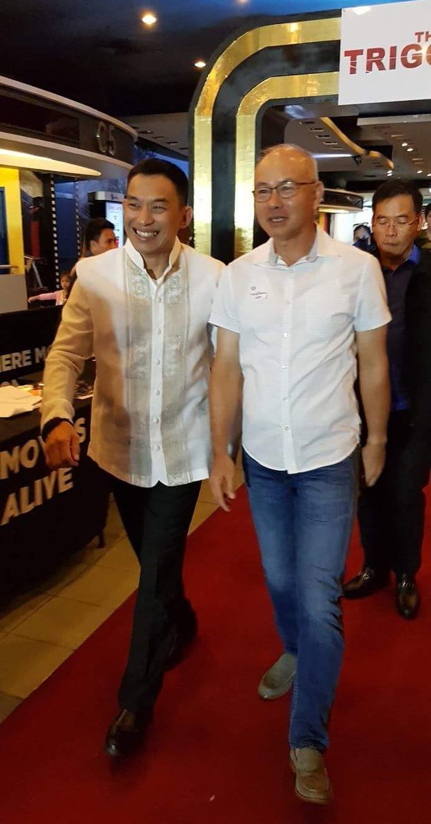 TheTrigonal's tweet photo. Our director @VinceSoberano with his mistah, our very special guest PNP Chief Oscar Albayalde at the #TheTrigonal Red Carpet Premiere! Special Thanks to @onesimusph! https://t.co/mAzxbNGvWV