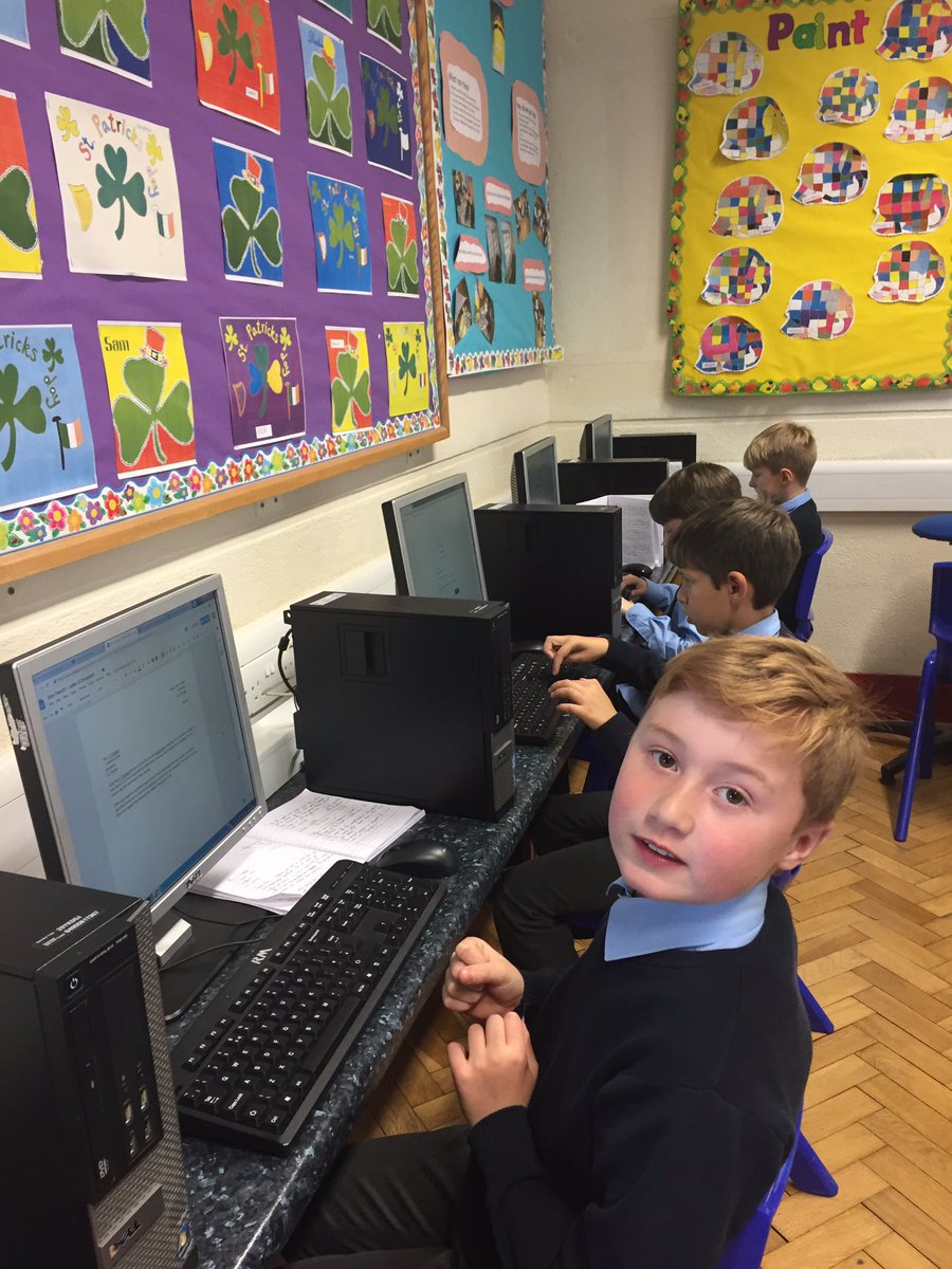 Castlebar_PS's tweet image. Rang 4 busy creating their final draft of letter writing exercises using #googlesuite @PDSTLiteracy @GoogleForEdu