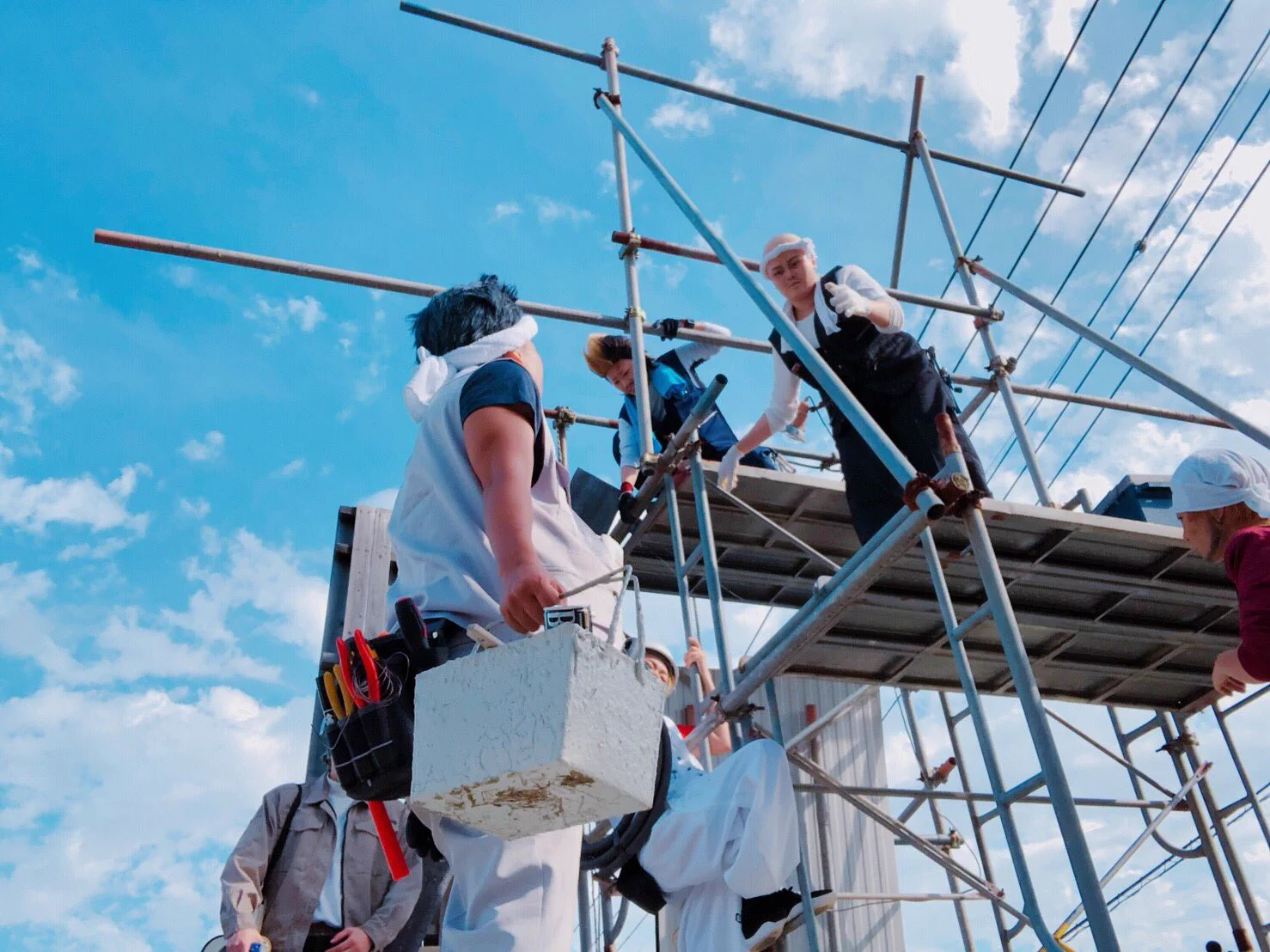 え？これみんな女性なの？ガテン系コスプレとか凄すぎるww