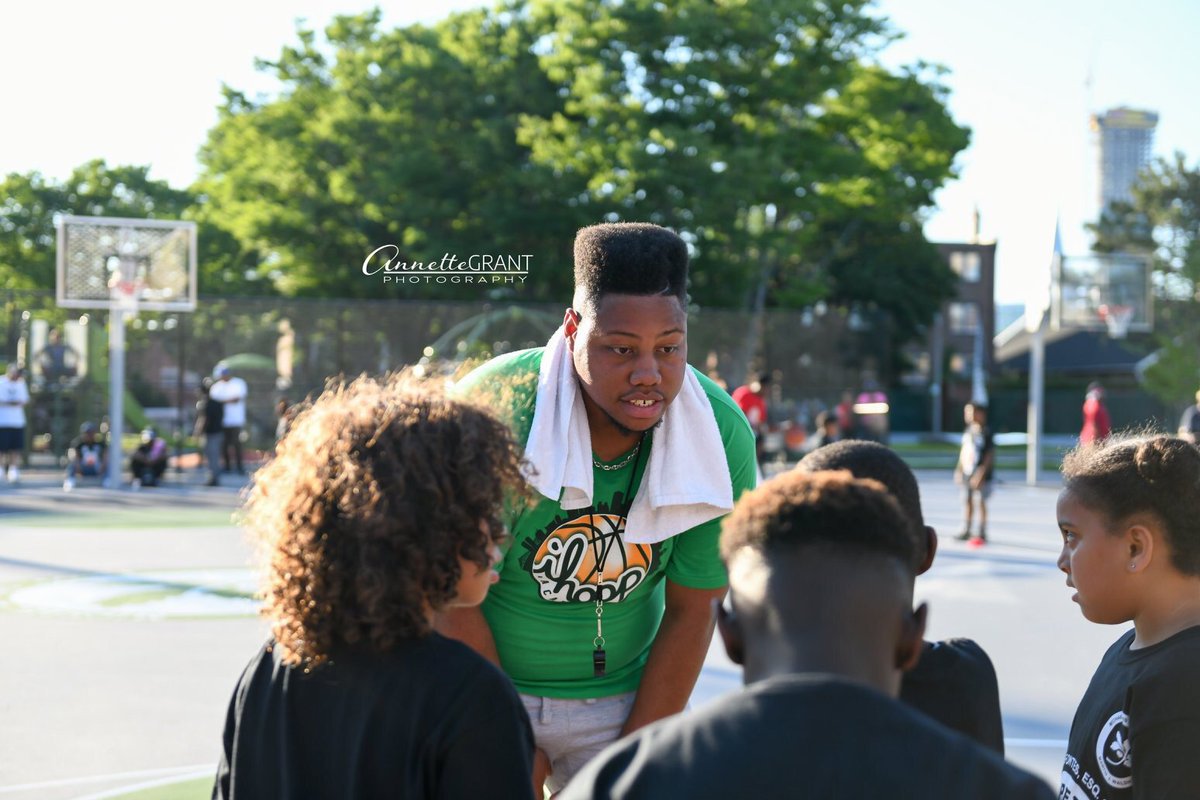 AnthonyGurley2's tweet photo. Sending lil bro @ty_mosley13 a special bday shoutout, bless bro and happy bdayโผ๏ธ๐๐พโ๐พ๐ช๐พ๐ฏ #TeamIHoop @ty_mosley13 https://t.co/UfaizfZN29