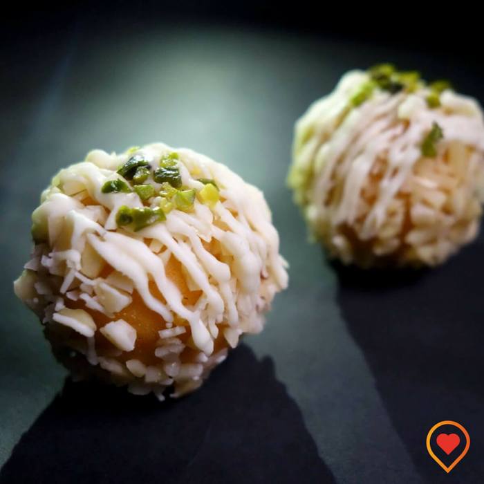 foodwalass's tweet photo. Sweets and Chocolates combine together to bring you these delicious White Chocofills from Sweetzeria, Mumbai!
If you are confused in what to have, these are the perfect choice!
https://t.co/Fp0mrxMq8j
#foodwalas #chocofills #fusionsweets #sodelicious #chocolovers #mumbai https://t.co/83yiVcXbW7