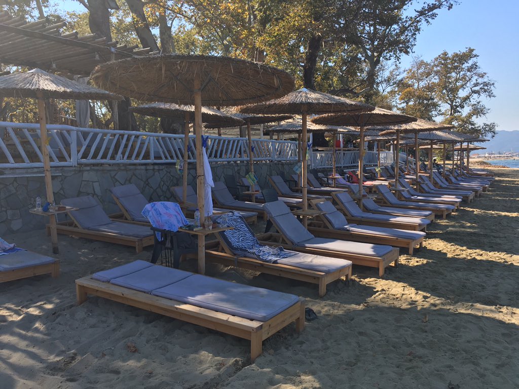 Kudravi's tweet photo. Poslednje kupanje za ovu godinu. Utisak, #Greece su iste lenčuge kao #Montenegro samo ljubaznije. #Leto2018 https://t.co/SxaoMLCx3K