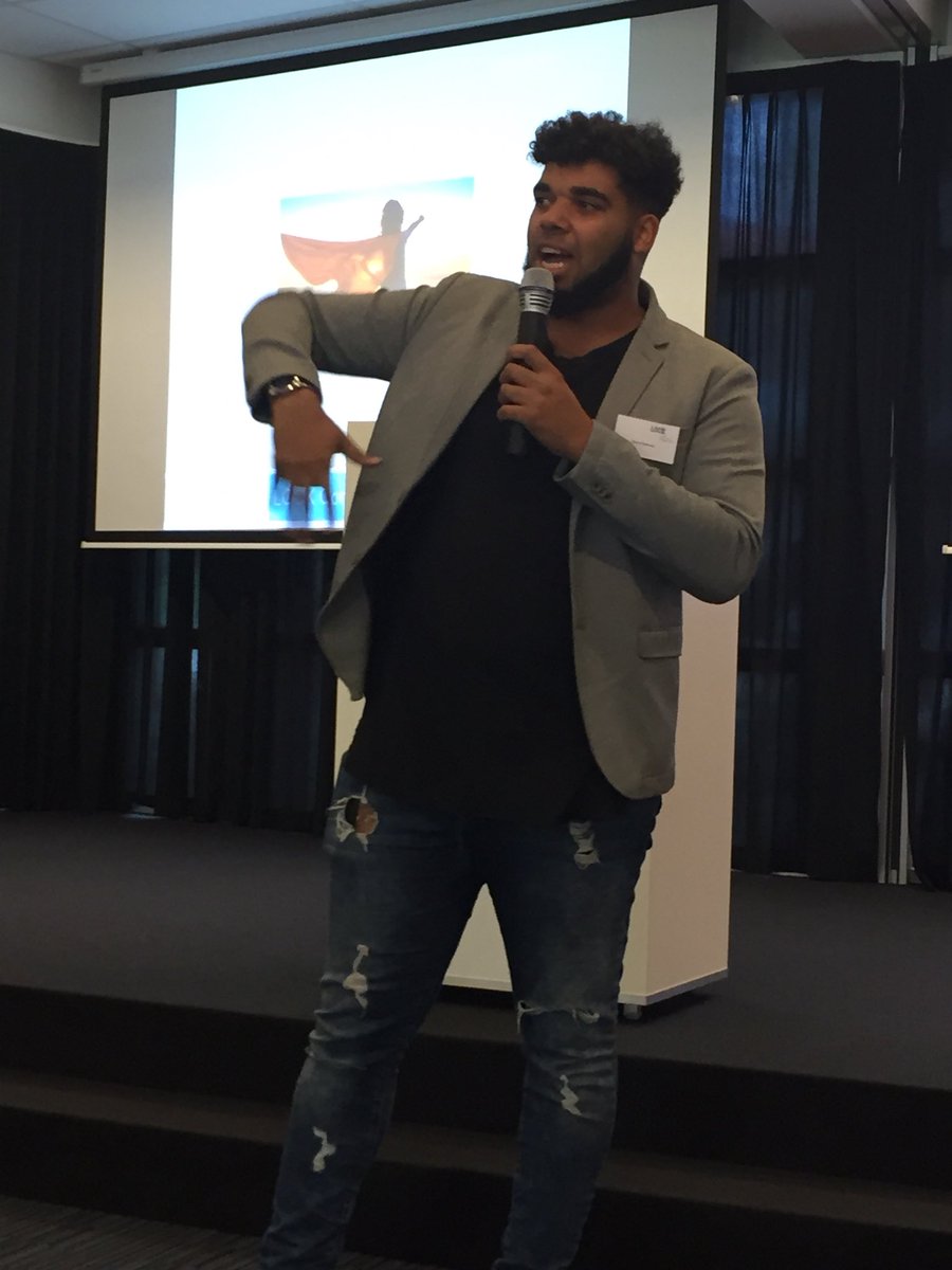 Flinke Jongen is het levende voorbeeld van Veerkracht met een hoofdletter V! Met verhaal en rap weet hij het publiek te raken... #LOCK2018