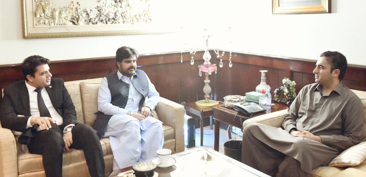 PPPLeaders's tweet photo. #KARACHI, Sept 24: Sindh Minister for Works and Services  @SyedNasirHShah called on the Chairman #PPP @BBhuttoZardari at Bilawal House on Monday and briefed him about development plans of Sindh government. https://t.co/UxGoswtO97